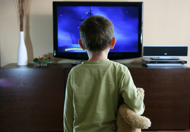 child watching tv