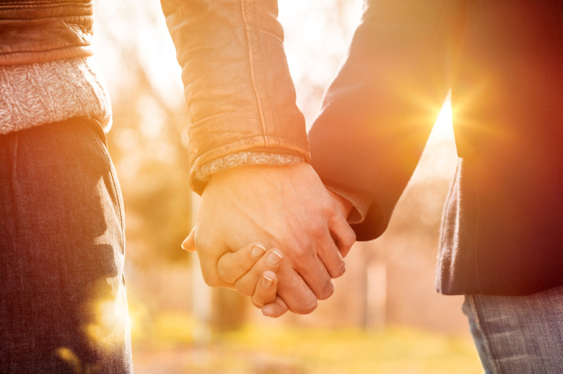 holding-hands-e1462117610714
