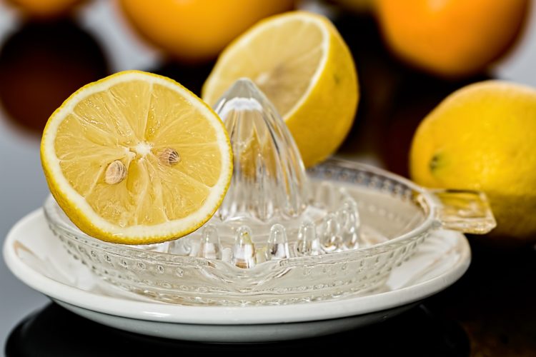 lemon-squeezer-609273_1920-750×500