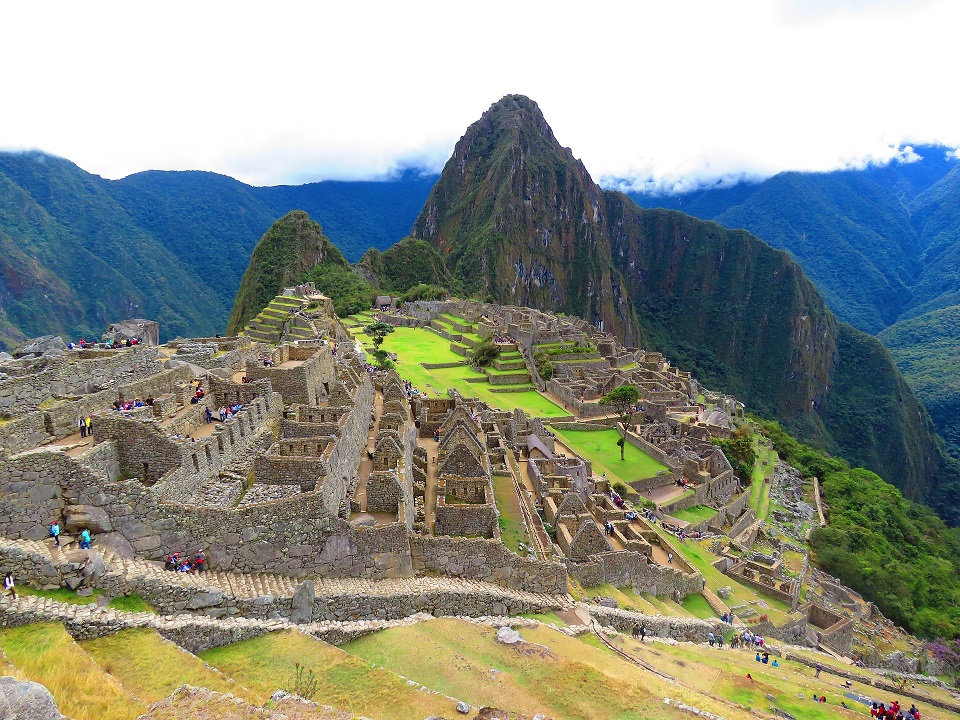 Machu-Picchu-Tourists
