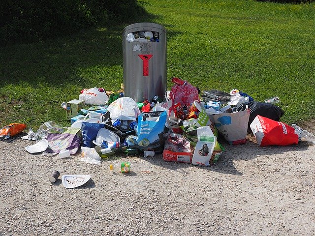 garbage-can-1260832_640